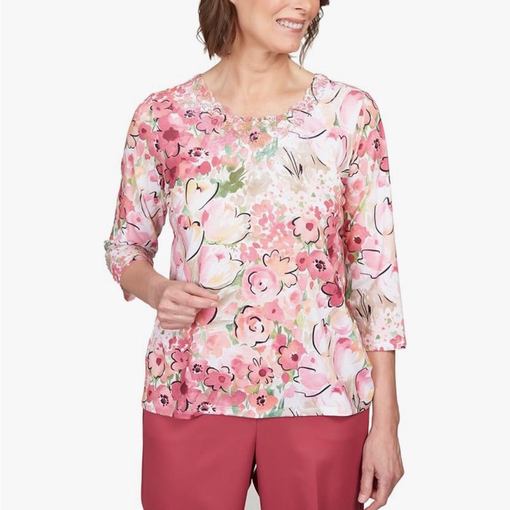 Alfred Dunner Pink Floral Scoop Neck Blouse 
Lace Size M